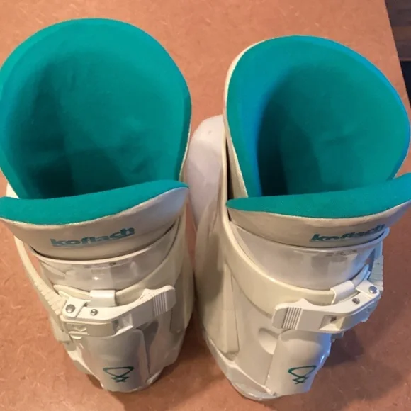 Women's White Winter Boots - Picture 5 of 7